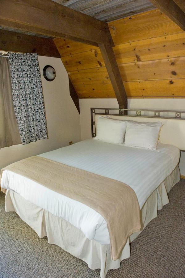 Cabins On Strawberry Hill 호텔 Pine 외부 사진