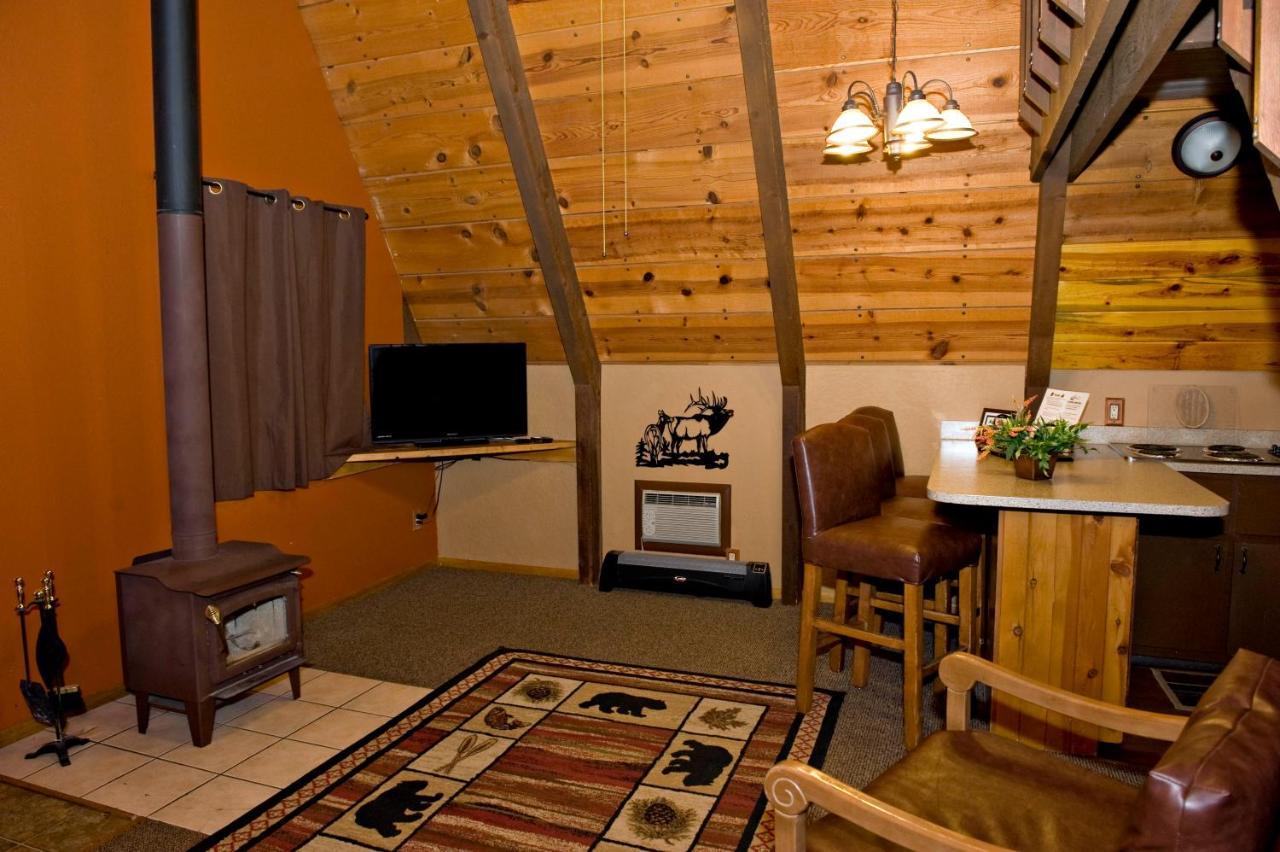Cabins On Strawberry Hill 호텔 Pine 외부 사진