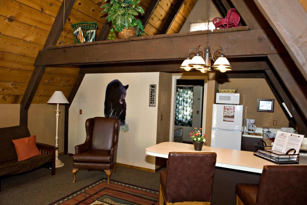 Cabins On Strawberry Hill 호텔 Pine 외부 사진