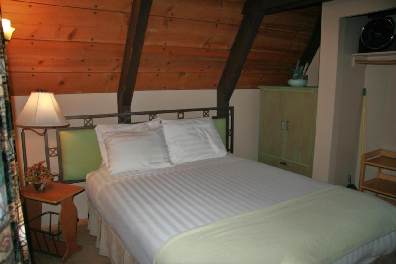 Cabins On Strawberry Hill 호텔 Pine 외부 사진